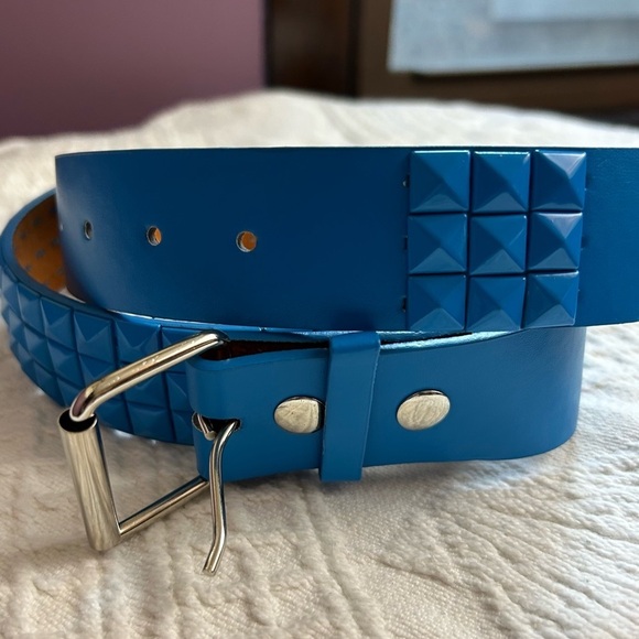 NEW Three Row Pyramid Studded Blue Leather Belt Unisex Size Medium - Picture 1 of 5